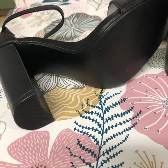 Black Heels - Picture 6 of 6